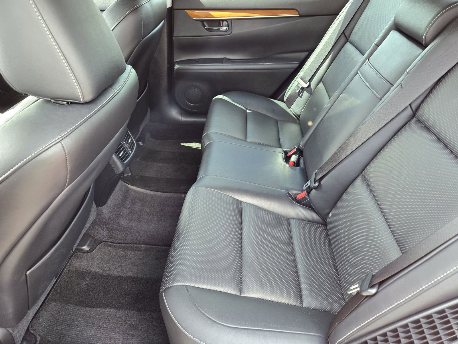 Used 2014 Lexus ES 300h w/ Luxury Package w/Bamboo Trim FWD image 28