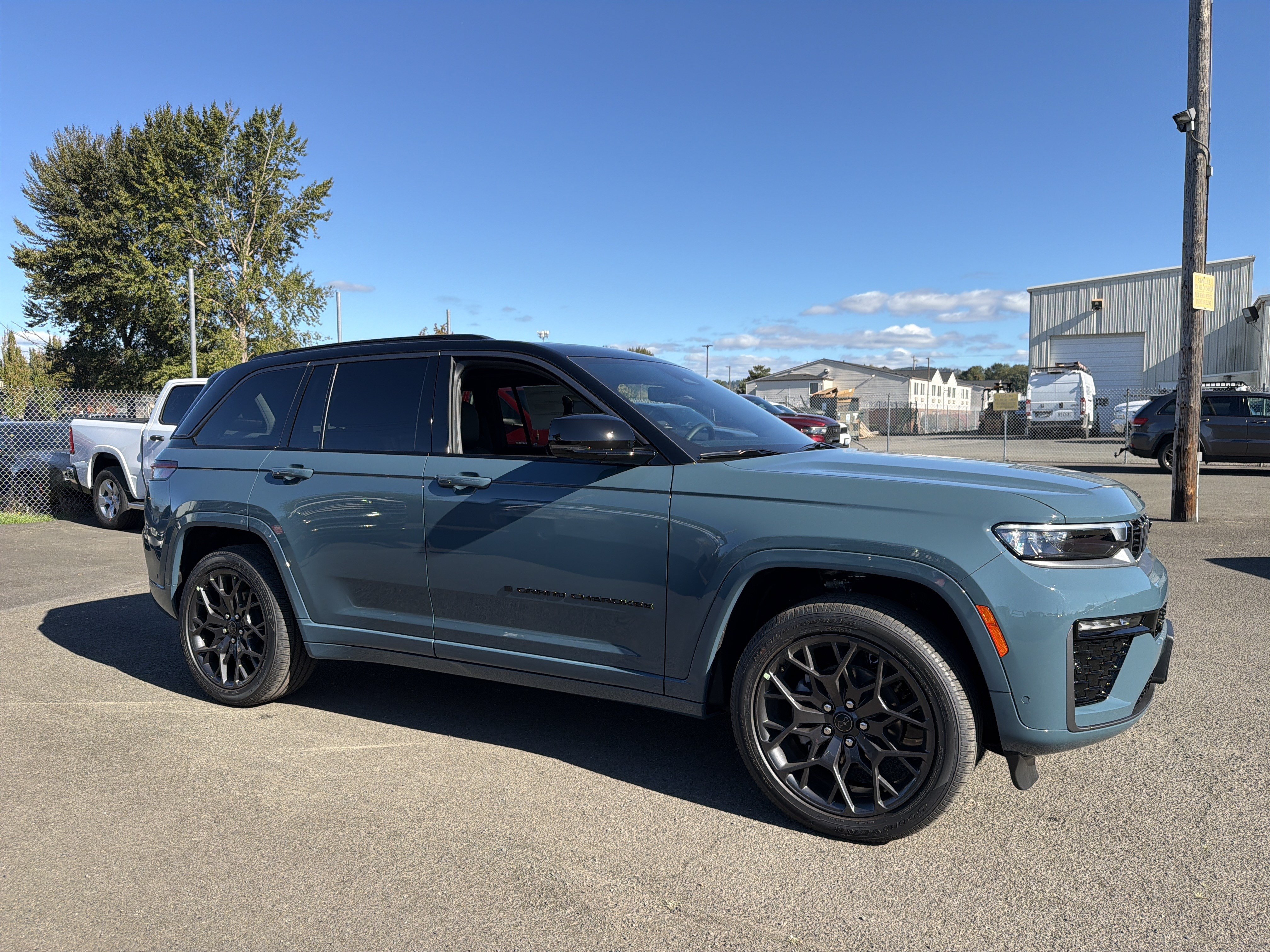 New 2027 Jeep Grand Cherokee Summit AWD/4WD image 6