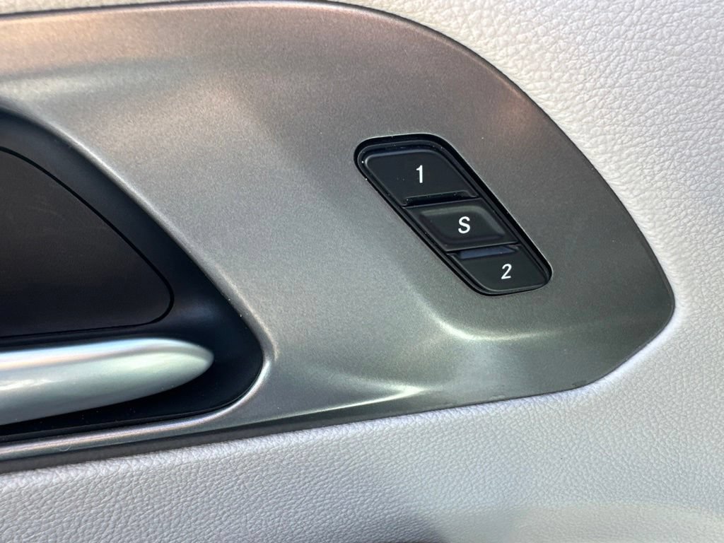 Used 2024 Chrysler Pacifica Touring-L FWD image 23