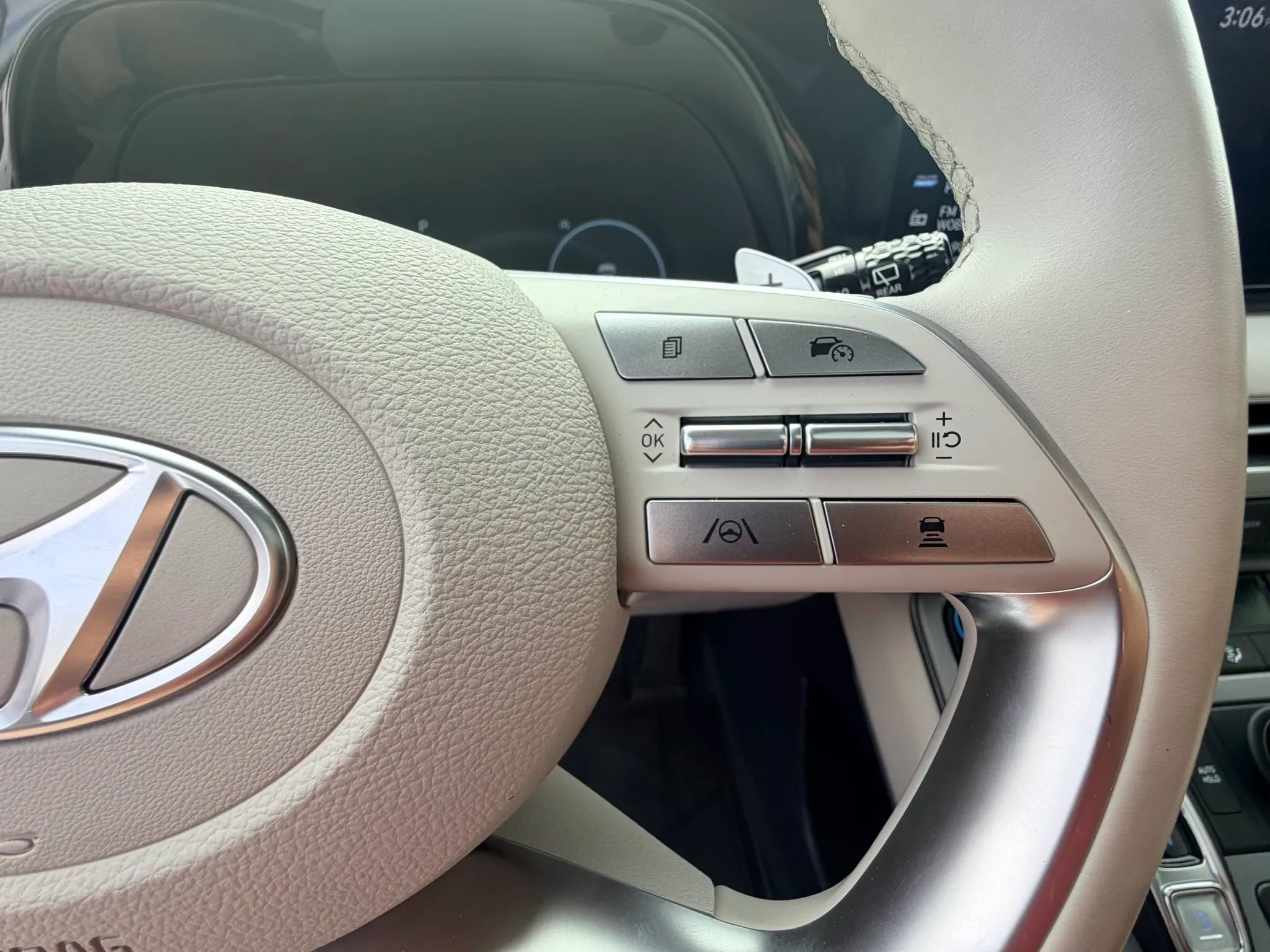 Used 2023 Hyundai Palisade Limited w/ Winter Package image 16