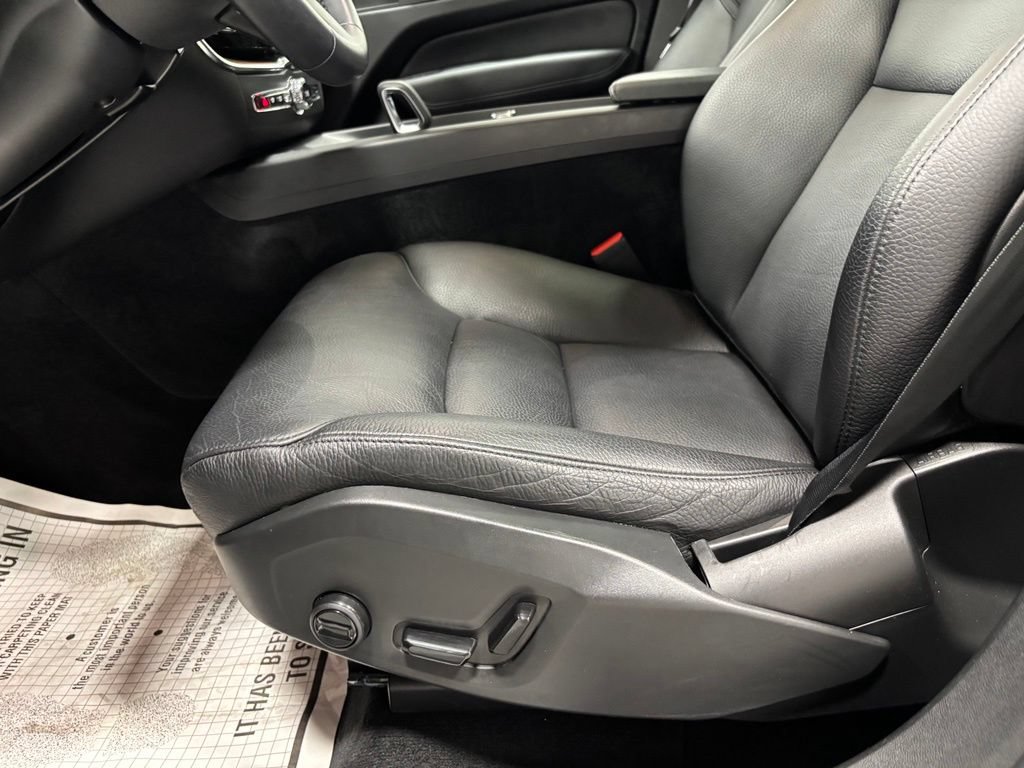 Used 2022 Volvo XC60 B5 Momentum w/ Climate Package AWD/4WD image 12