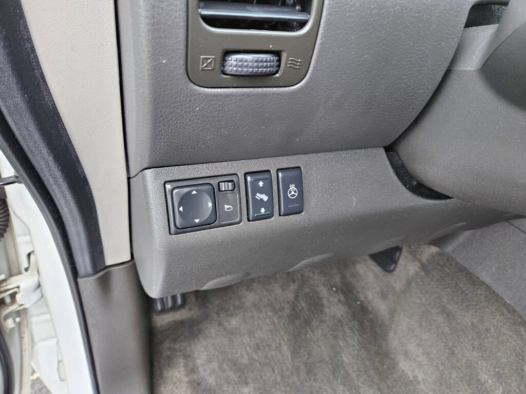 Used 2008 Nissan Pathfinder LE AWD/4WD image 21