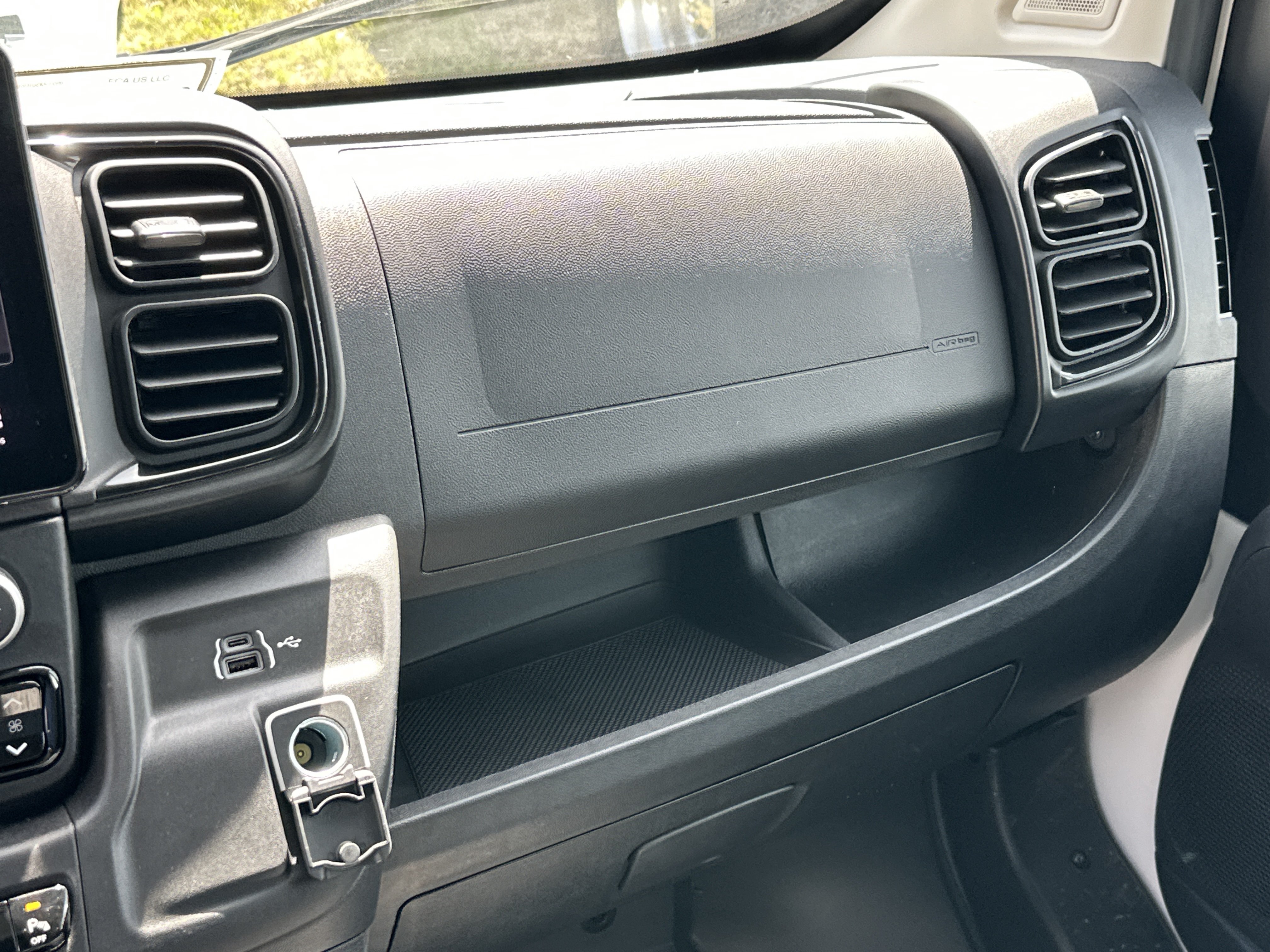 New 2026 RAM ProMaster 3500 w/ Premium Convenience Group FWD image 7