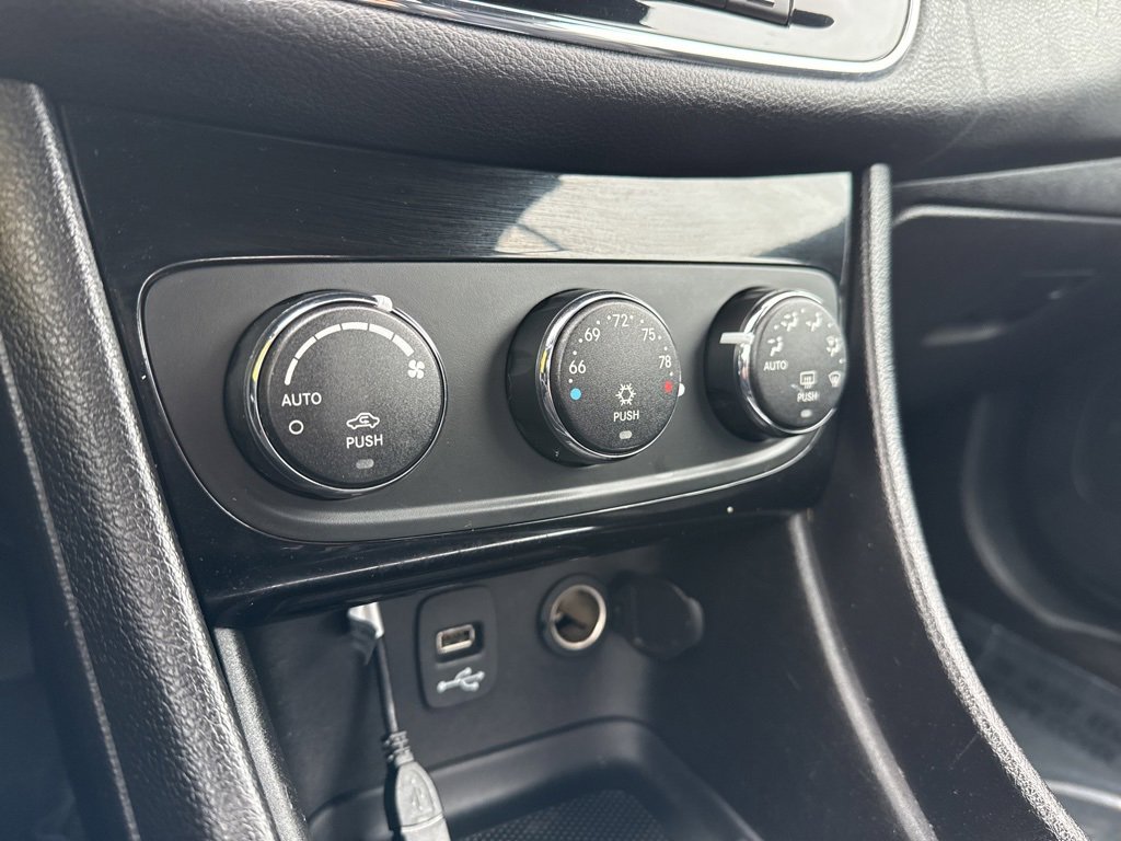 Used 2011 Chrysler 200 S image 13