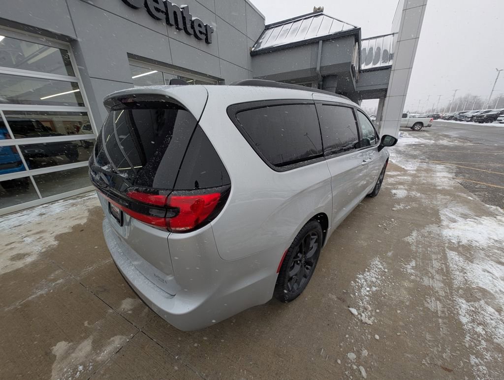 New 2026 Chrysler Pacifica Select w/ S Appearance Package image 6