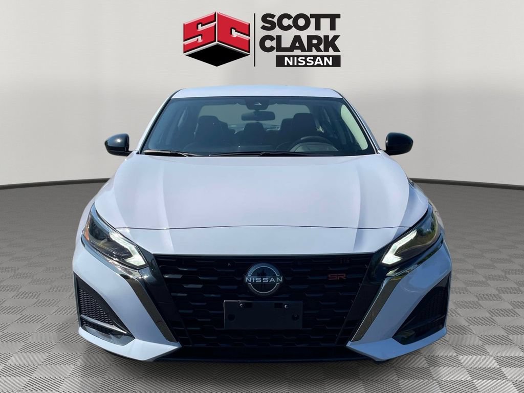Used 2024 Nissan Altima 2.5 SR FWD image 2
