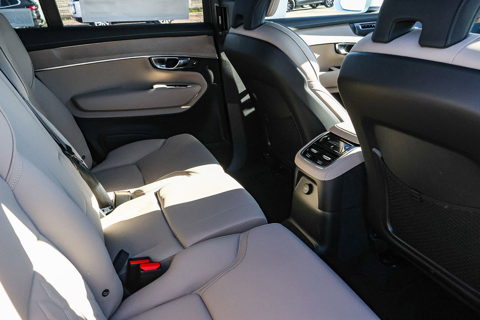 New 2026 Volvo XC90 T8 Plus w/ Protection Package Premier image 19