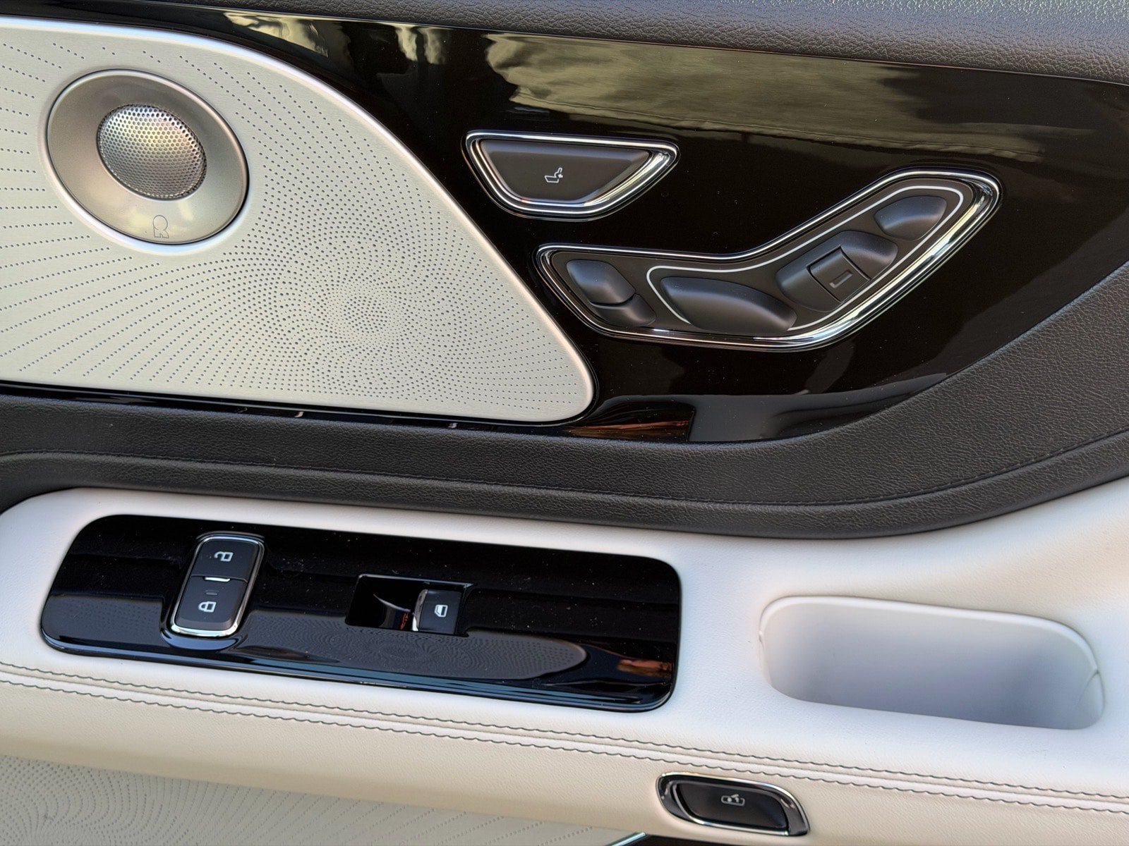 New 2026 Lincoln Aviator Reserve AWD/4WD image 13