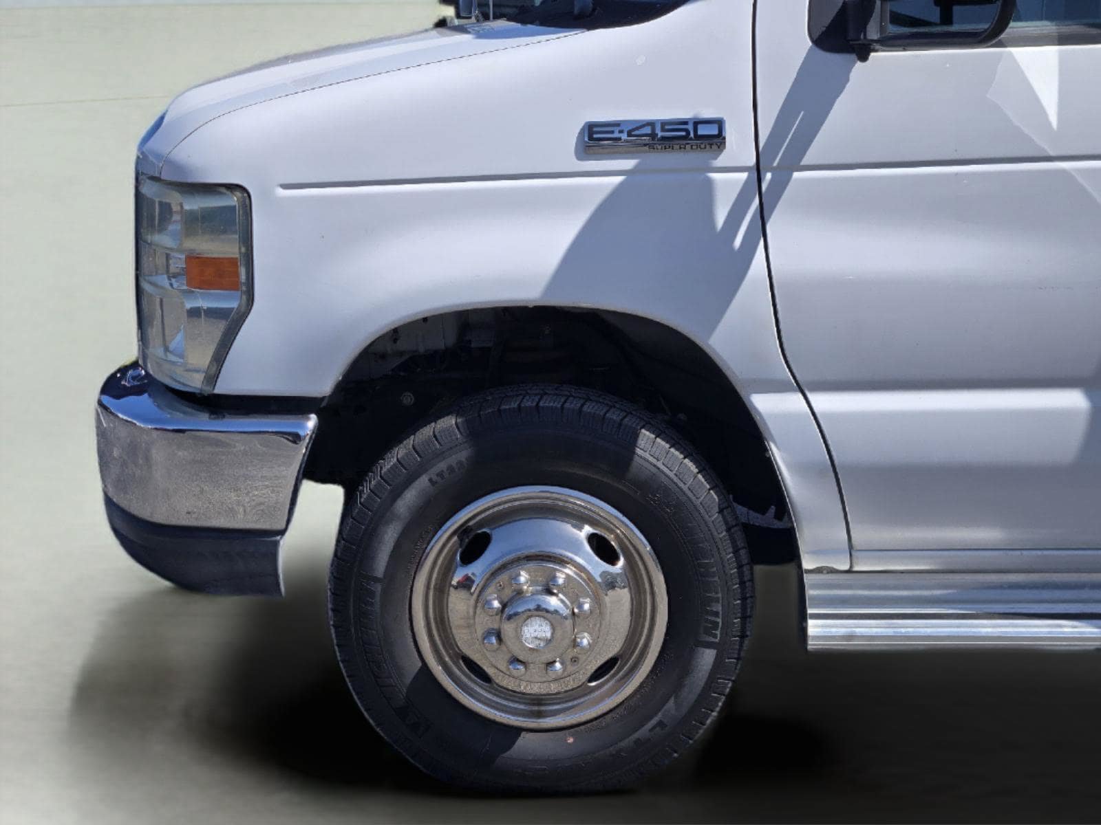 Used 2015 Ford E-450 and Econoline 450 Super Duty w/ Shuttle Bus Prep Package RWD image 9