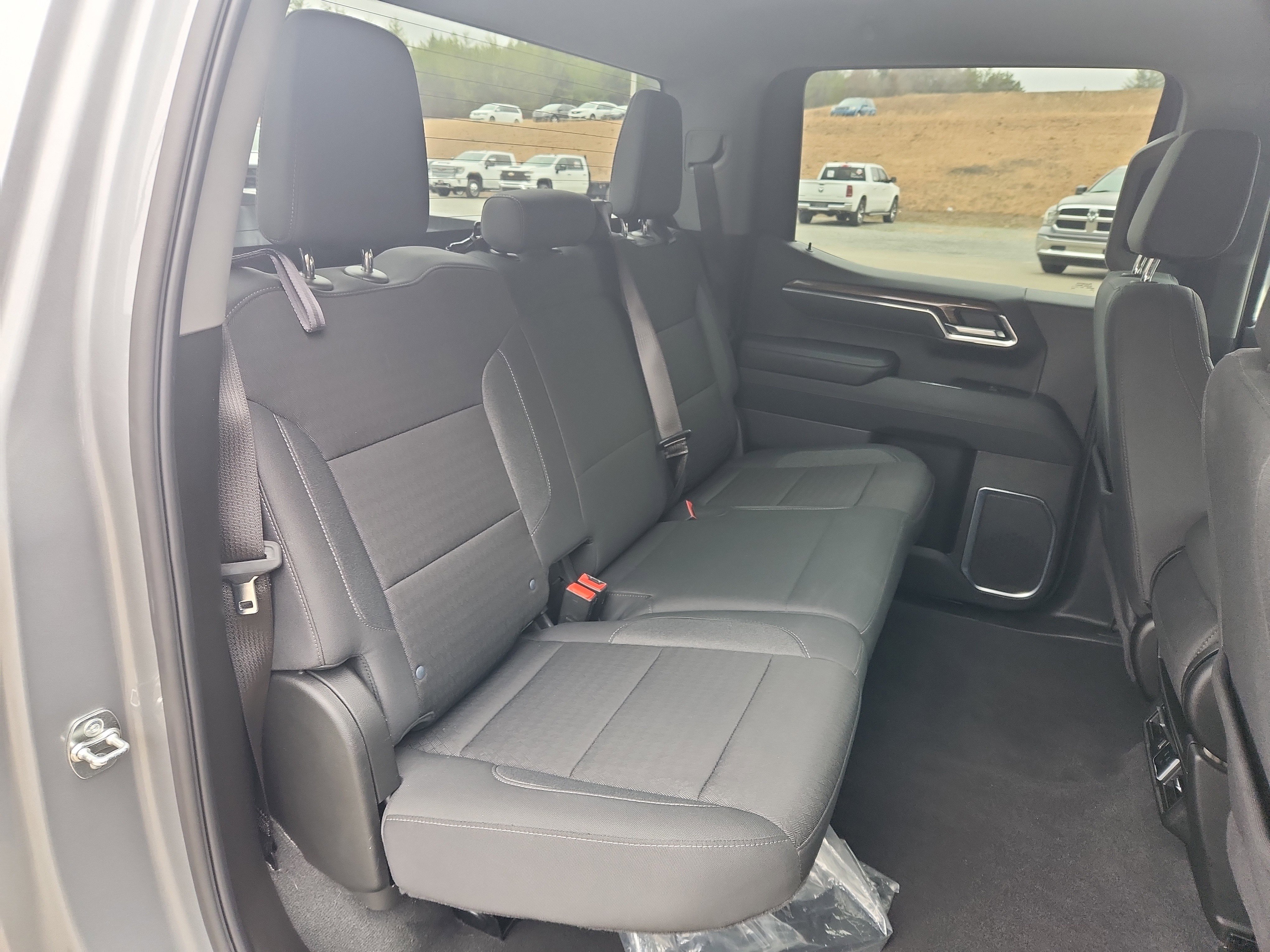 Used 2025 Chevrolet Silverado 1500 LT image 38