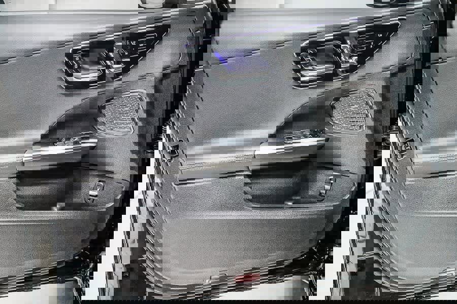 Used 2025 Mercedes-Benz C 300 Sedan image 19