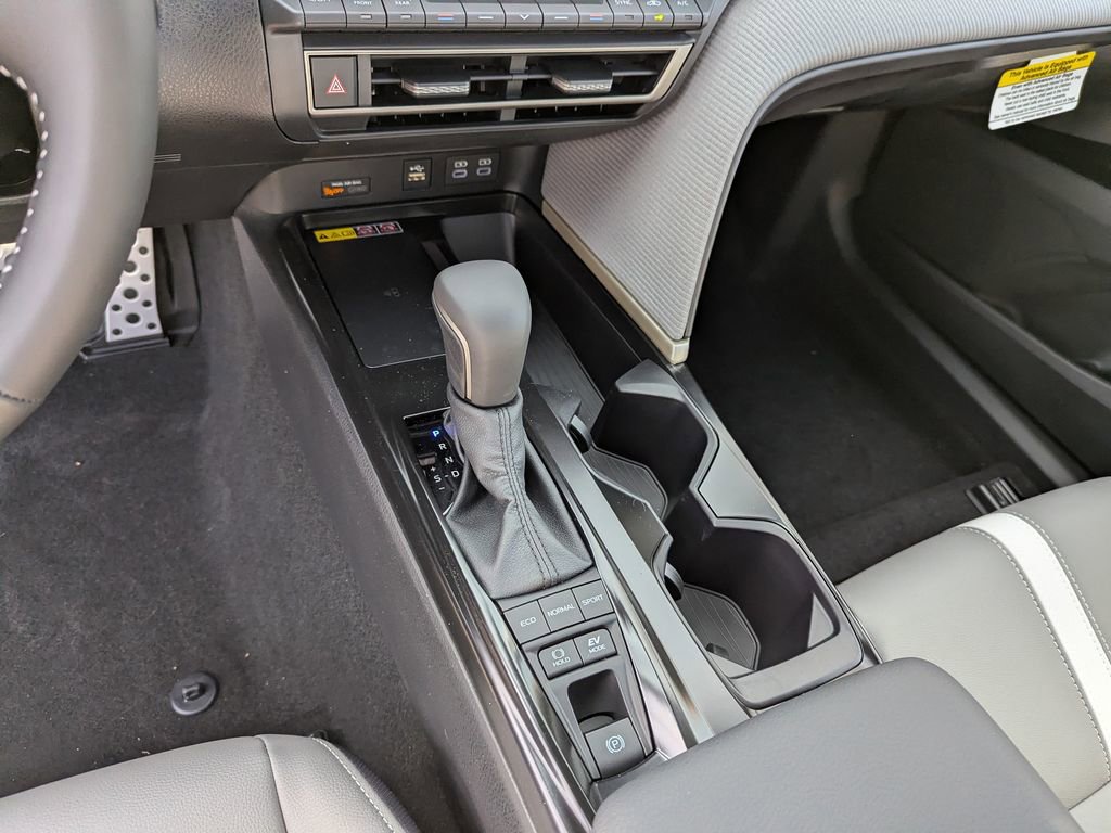 New 2026 Toyota Camry SE FWD image 17