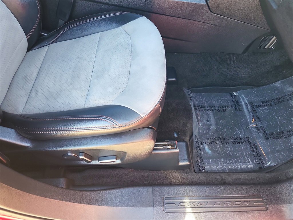 Used 2017 Ford Explorer XLT w/ Equipment Group 202A image 16