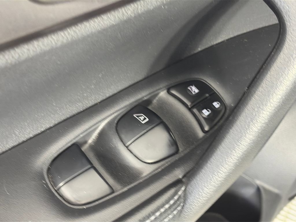 Used 2015 Nissan Rogue SV image 24