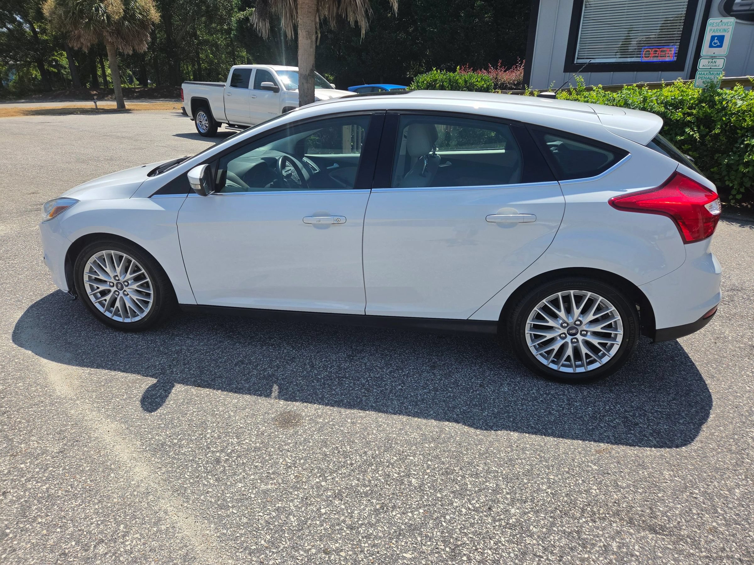 Used 2012 Ford Focus SEL FWD image 10