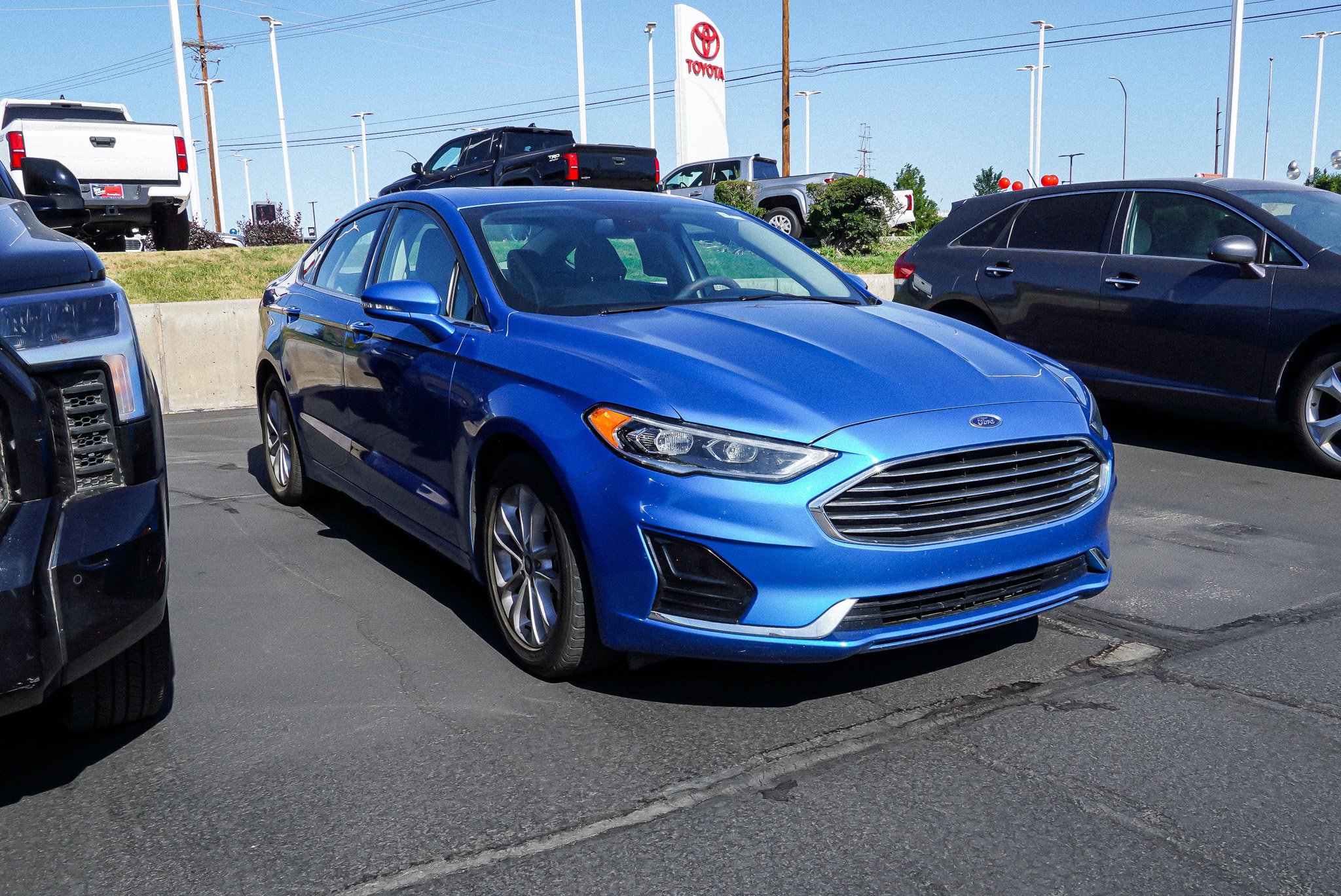 Used 2020 Ford Fusion SEL FWD image 2