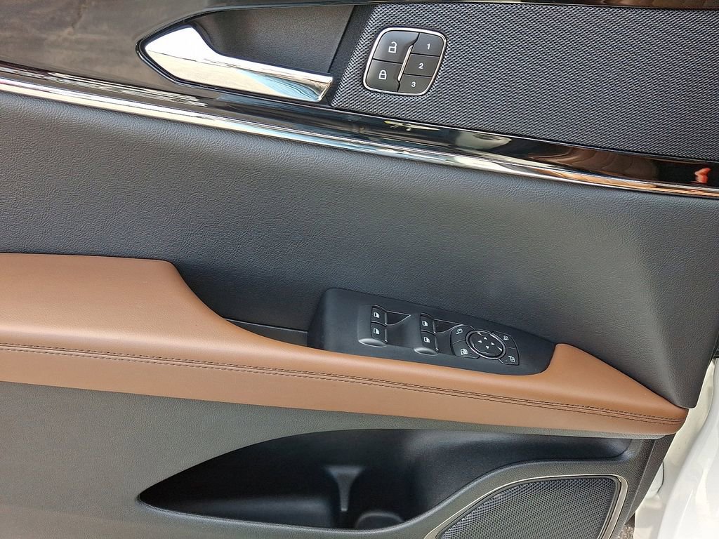 Certified 2022 Lincoln Nautilus Reserve image 12