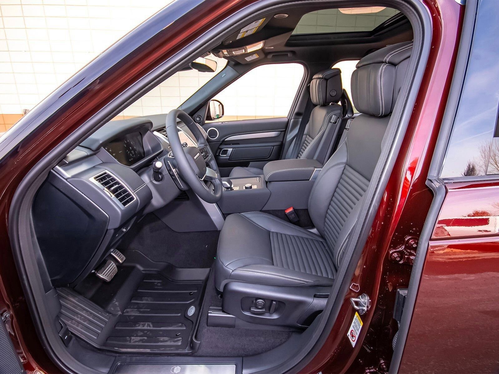 New 2026 Land Rover Discovery Limited Edition image 36