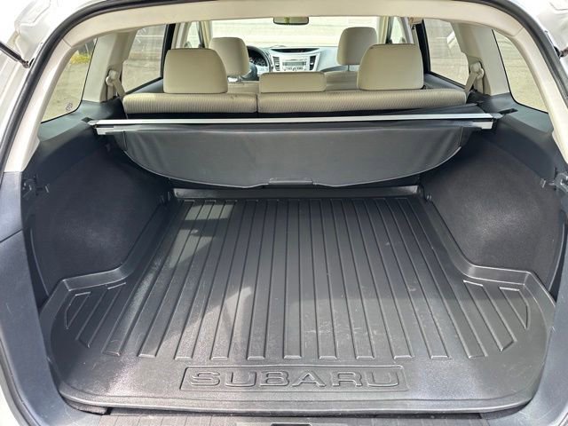 Used 2010 Subaru Outback 2.5i Premium AWD/4WD image 13