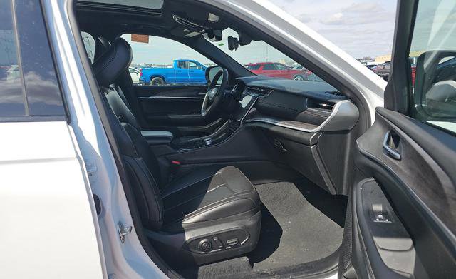 Used 2024 Jeep Grand Cherokee L Limited w/ Luxury Tech Group II image 7