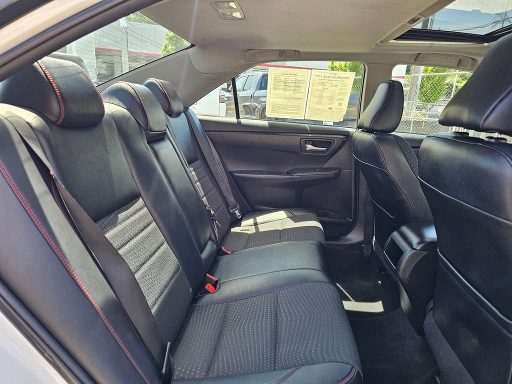Used 2015 Toyota Camry SE w/ Moonroof Package FWD image 20