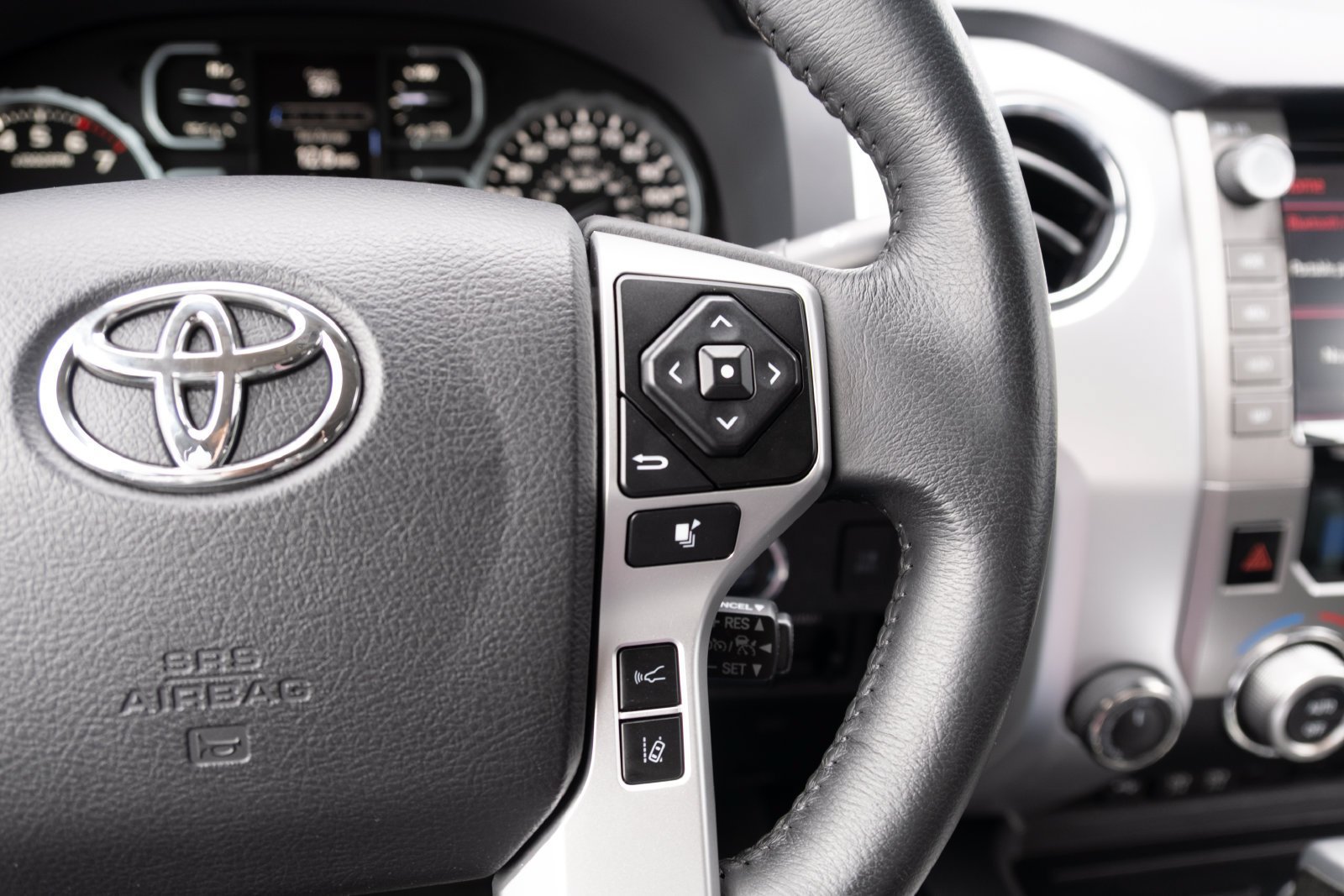 Used 2021 Toyota Tundra Limited w/ Limited Premium Package AWD/4WD image 8