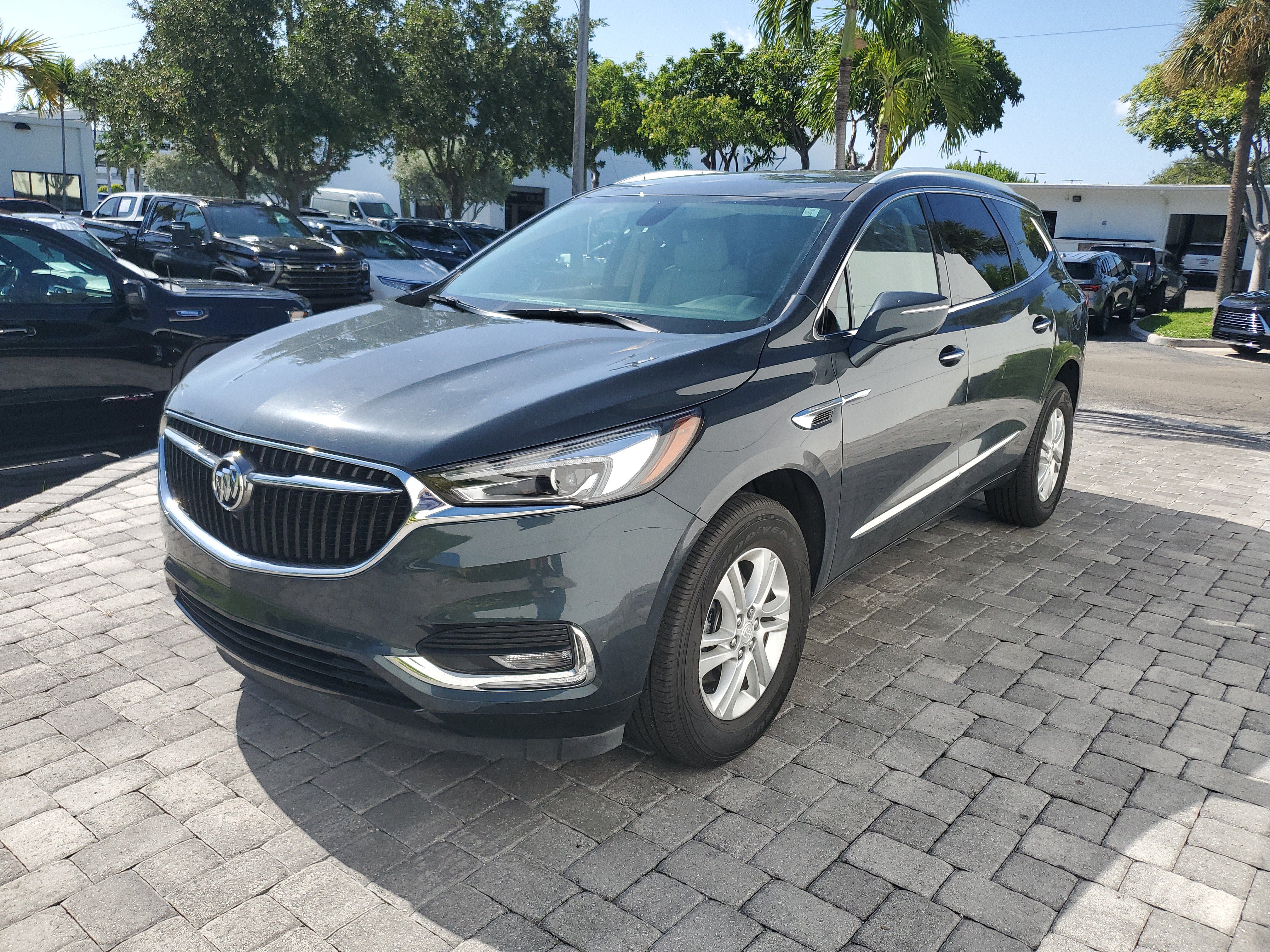 Used 2021 Buick Enclave Essence FWD image 3