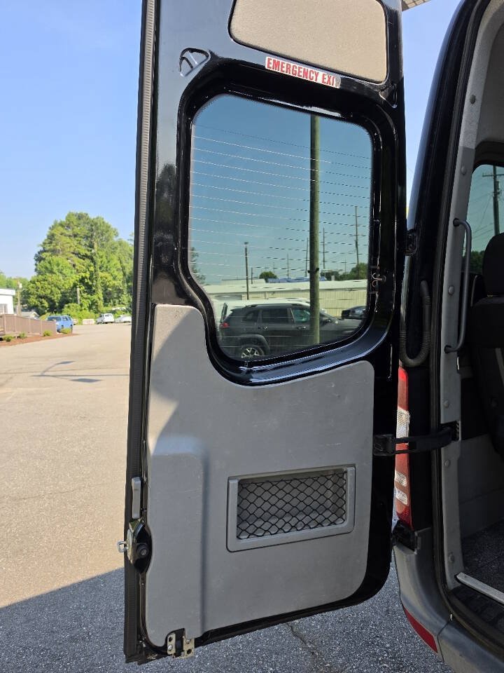 Used 2015 Freightliner Sprinter 2500 RWD image 13