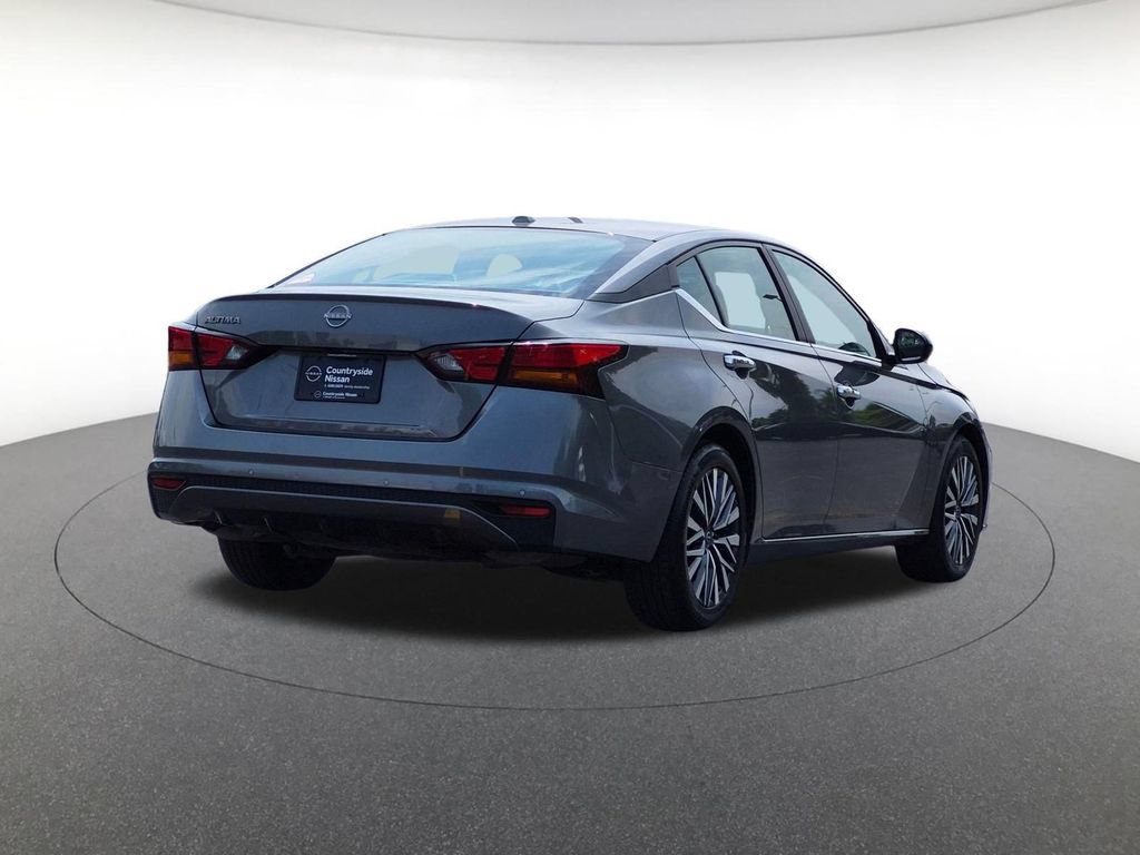 Used 2025 Nissan Altima 2.5 SV FWD image 13
