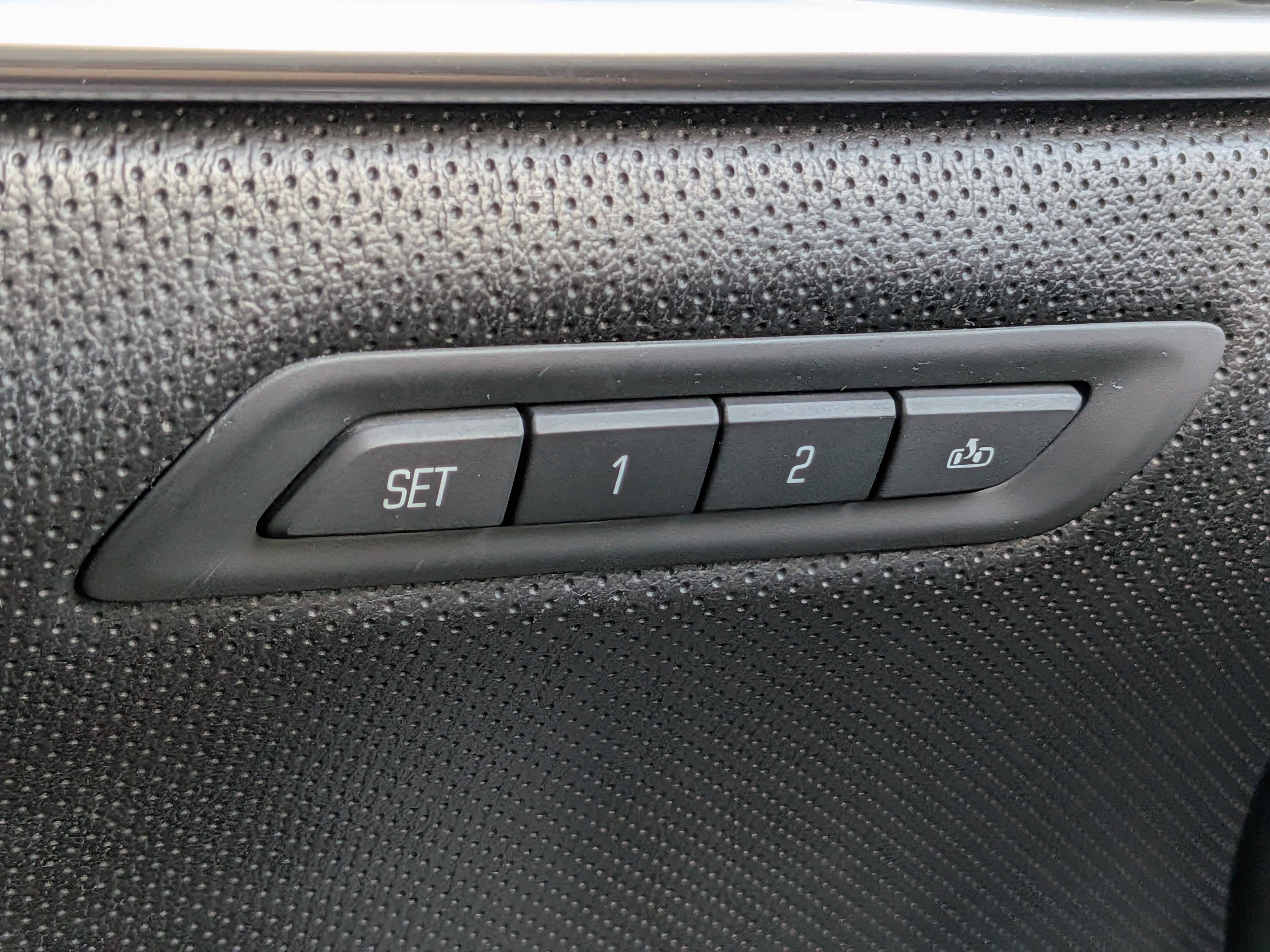 Certified 2017 Cadillac XTS Luxury w/ Driver Awareness Package FWD image 21