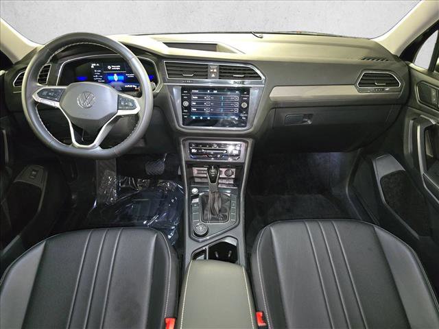 Used 2024 Volkswagen Tiguan SE image 9