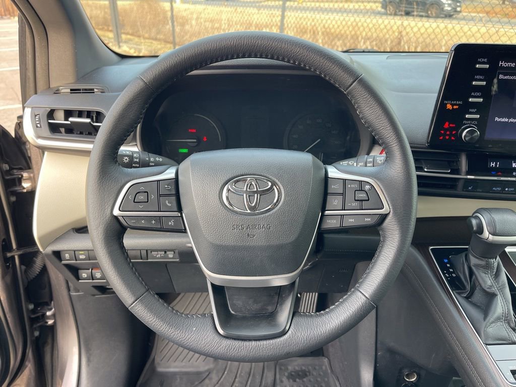 Used 2021 Toyota Sienna XLE image 15