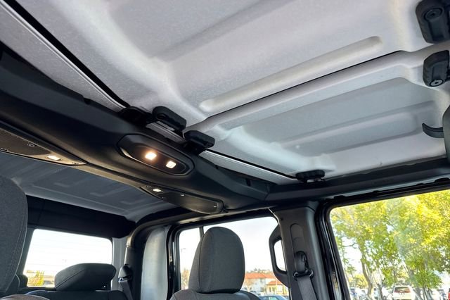 New 2025 Jeep Gladiator Sport AWD/4WD image 16