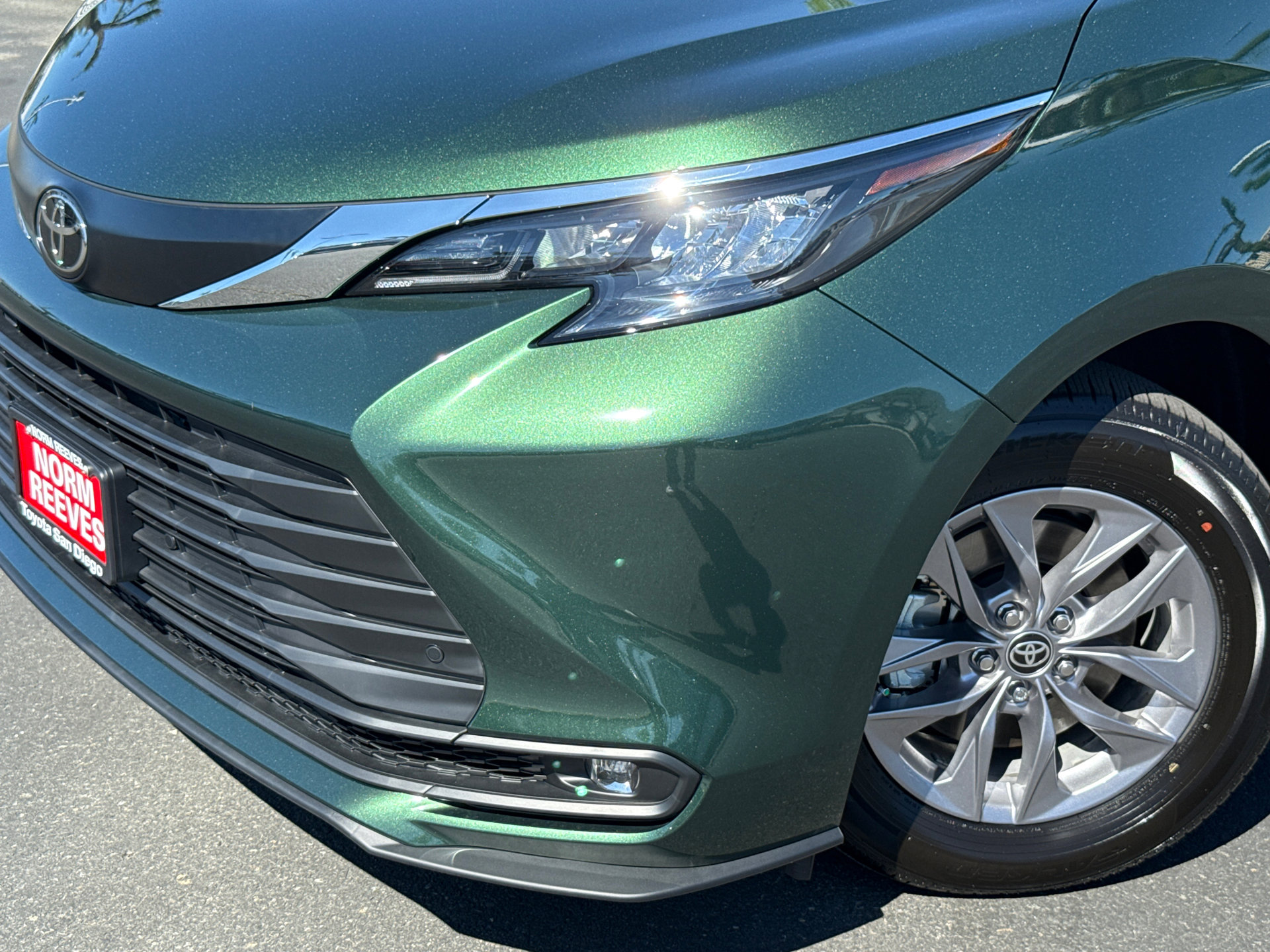 Certified 2026 Toyota Sienna XLE image 4