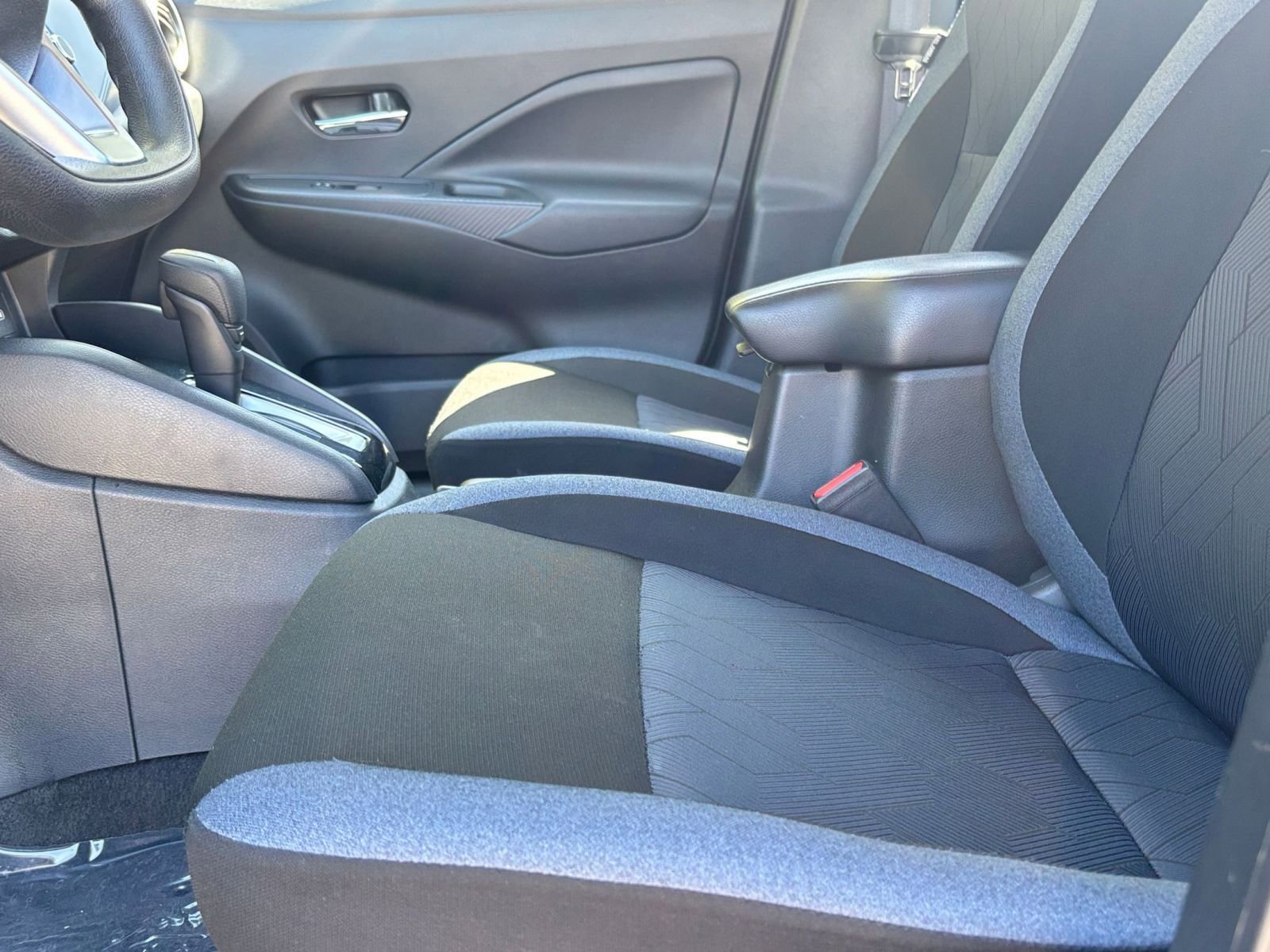 Used 2025 Nissan Versa SV FWD image 27