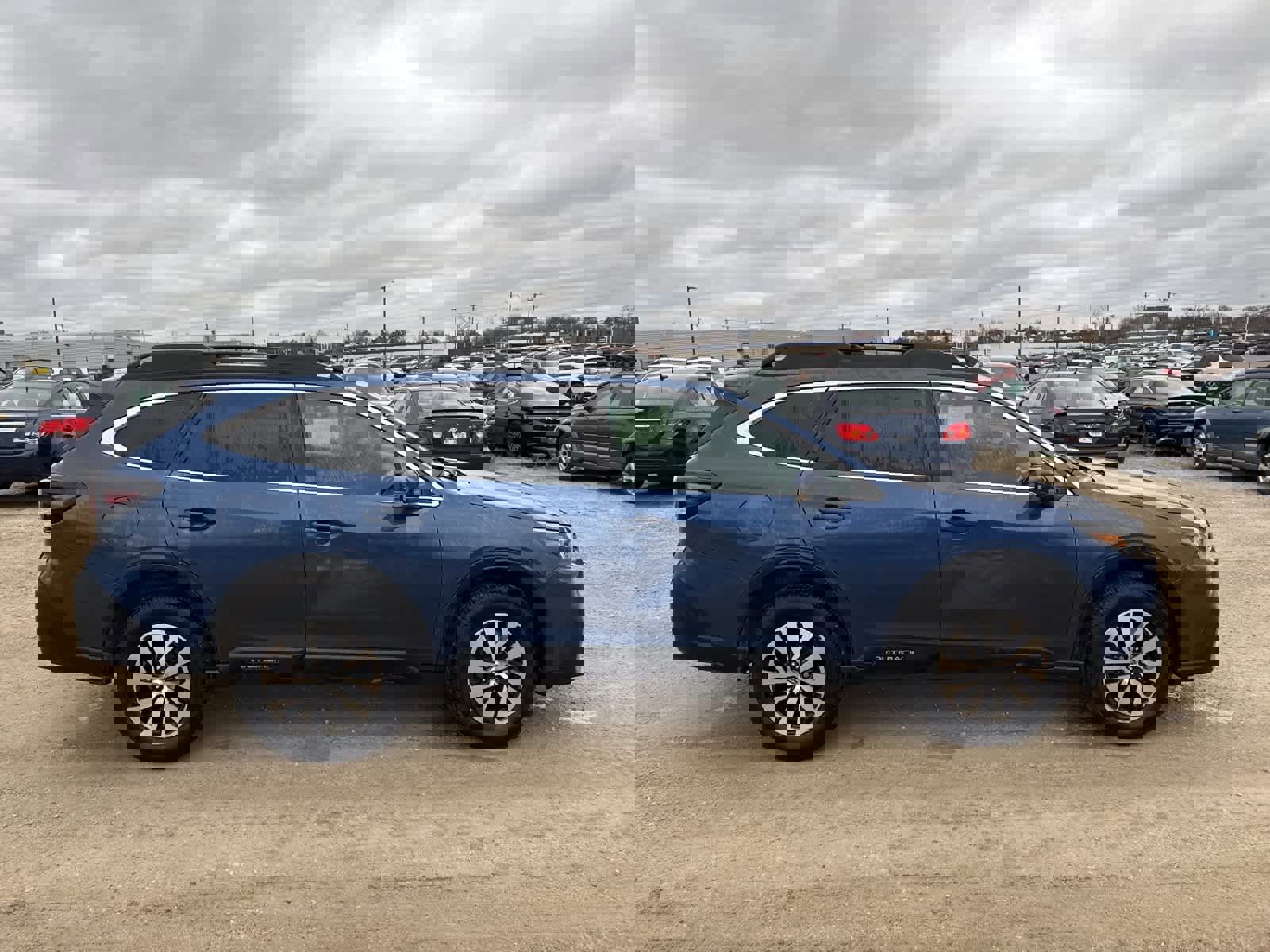 Used 2021 Subaru Outback Premium image 9