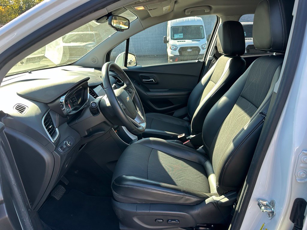 Used 2022 Chevrolet Trax LT w/ LT Convenience Package AWD/4WD image 12