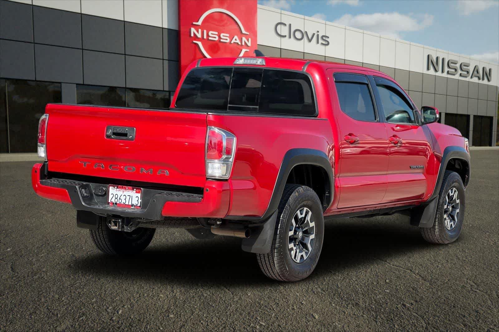 Used 2022 Toyota Tacoma TRD Off-Road w/ Technology Package AWD/4WD image 3