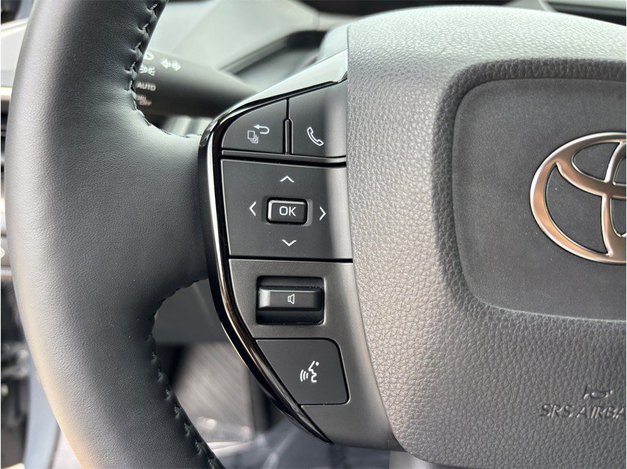 Used 2024 Toyota Prius XLE FWD image 25