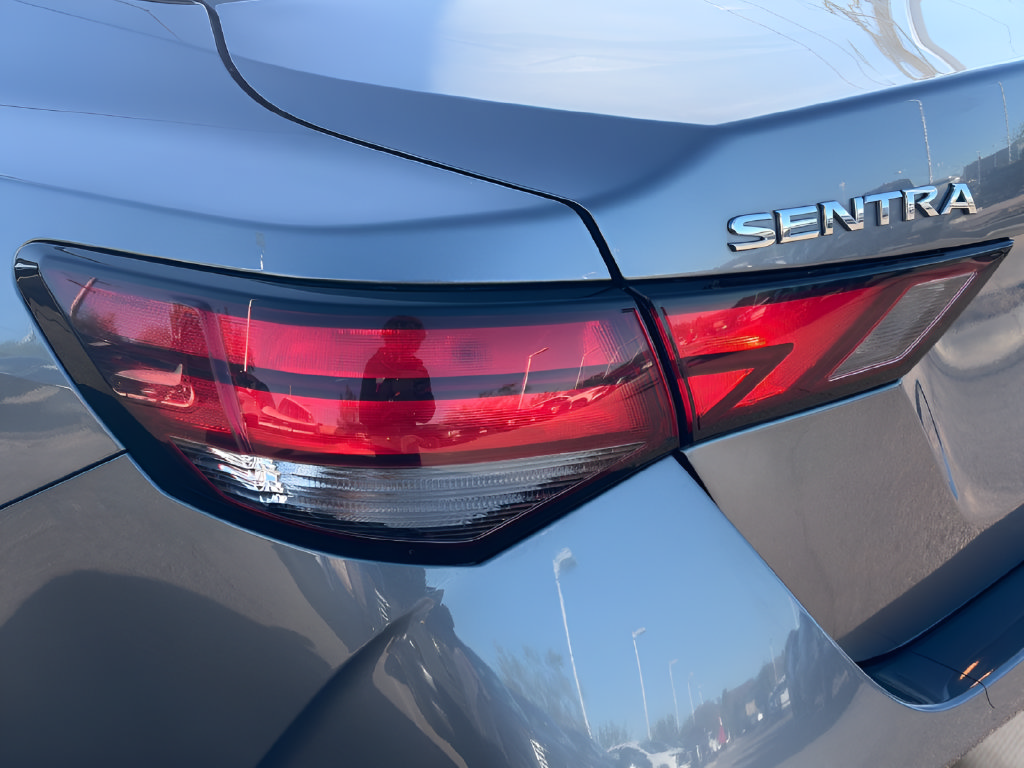 Used 2024 Nissan Sentra SV FWD image 12