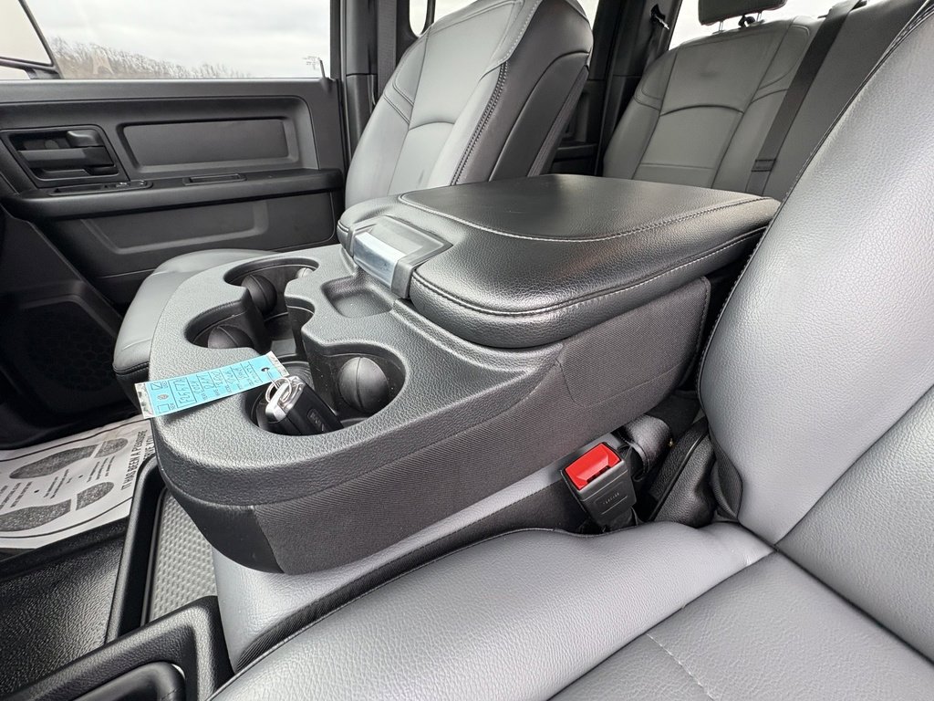 Used 2024 RAM 2500 Tradesman w/ Chrome Appearance Group image 37