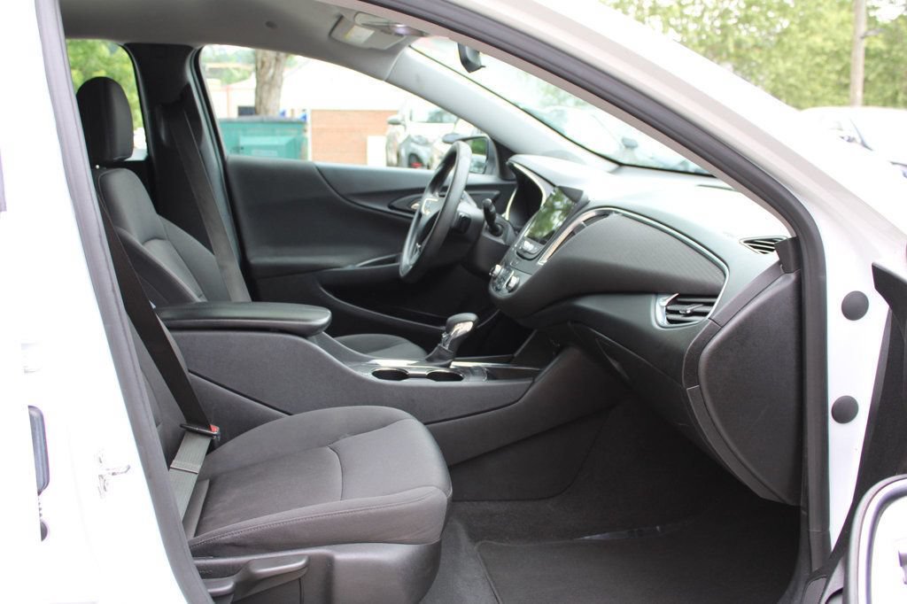 Used 2021 Chevrolet Malibu LT FWD image 28