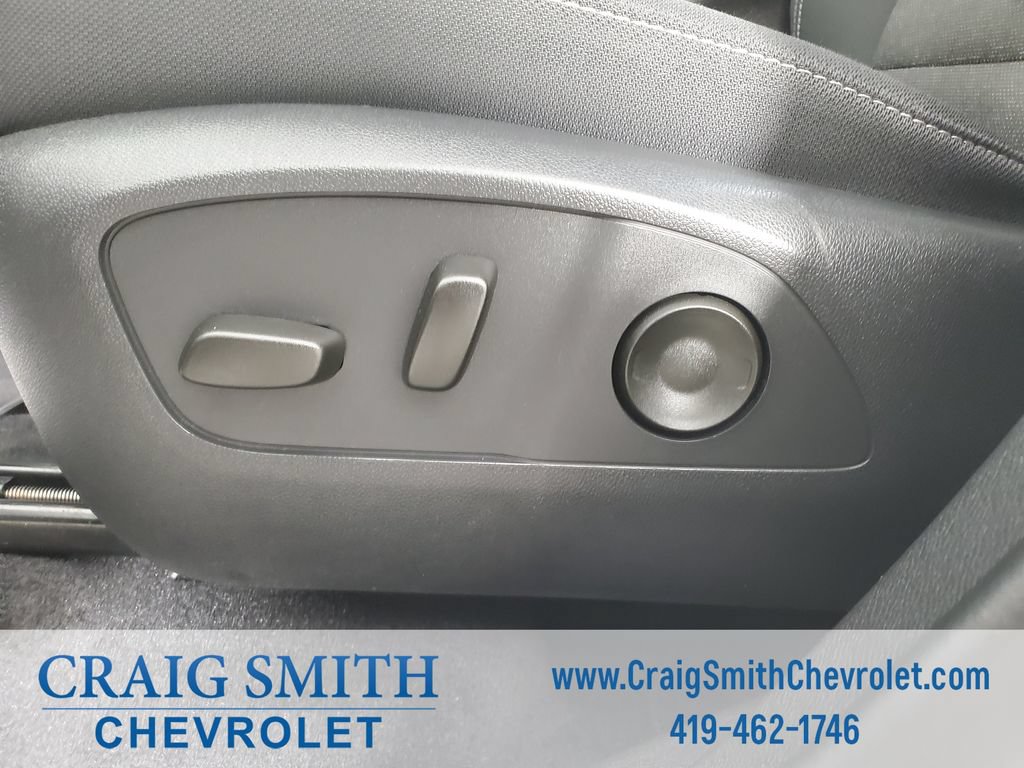 Used 2025 Chevrolet Traverse LT FWD image 11