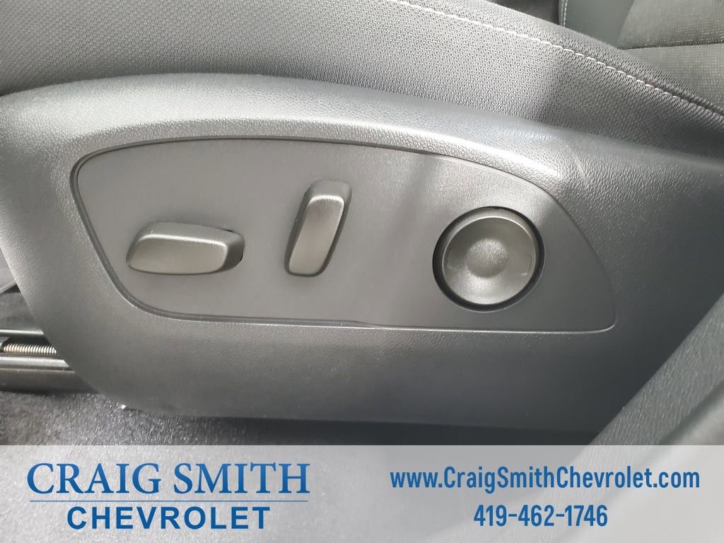 Used 2025 Chevrolet Traverse LT FWD image 11