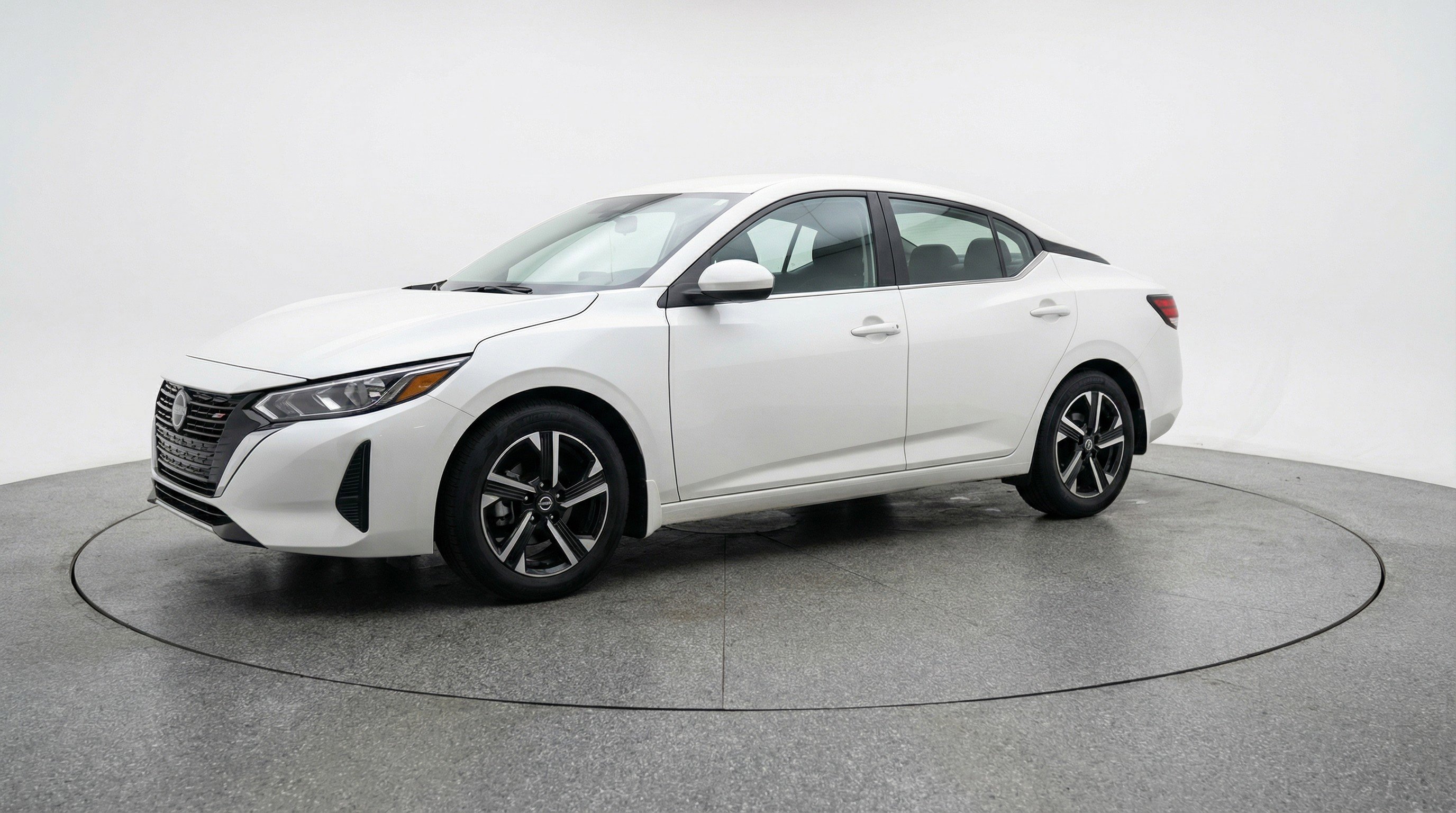 Used 2025 Nissan Sentra SV image 3