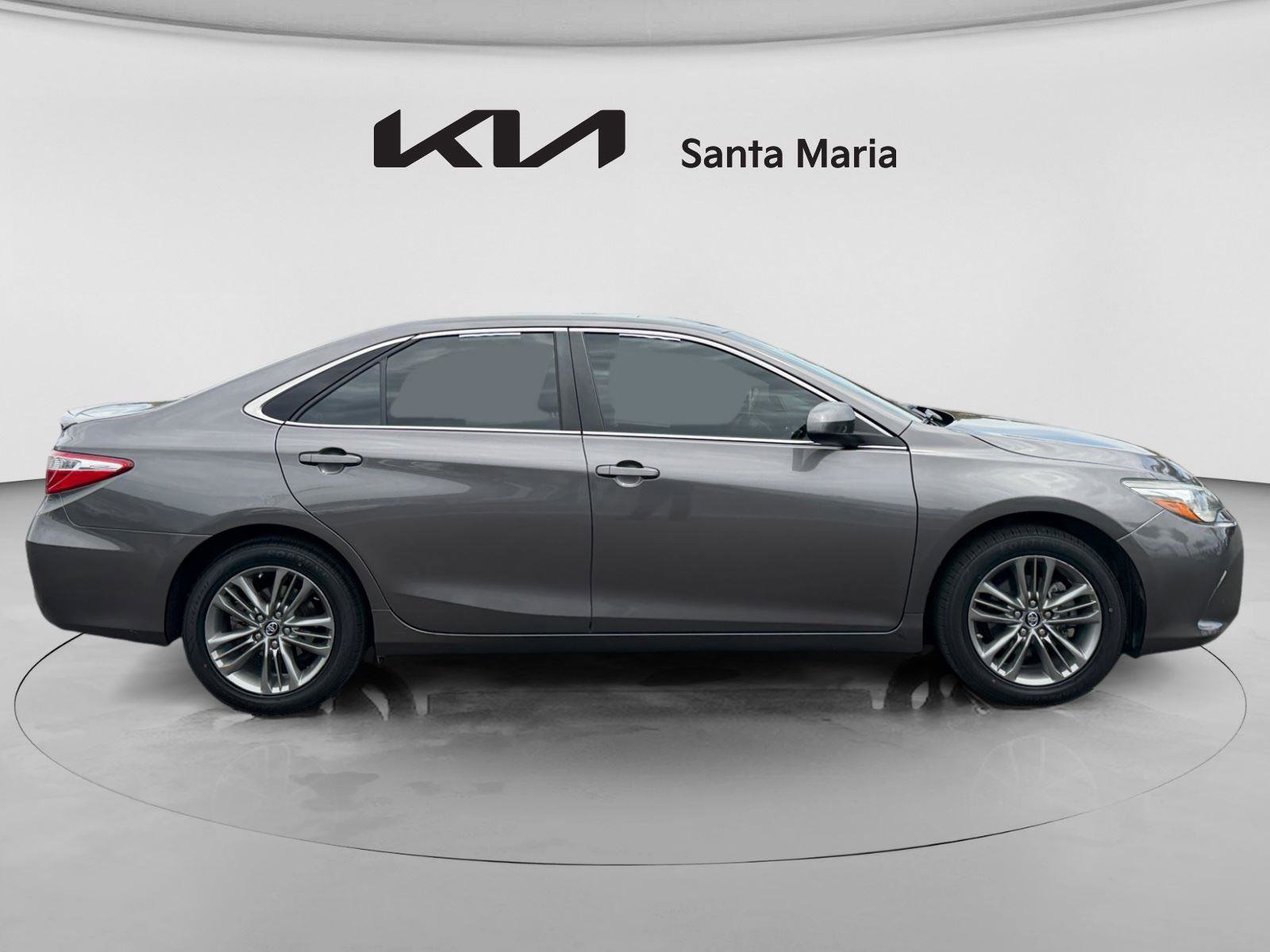 Used 2016 Toyota Camry SE FWD image 9