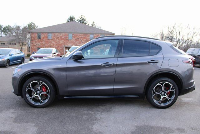 Used 2024 Alfa Romeo Stelvio Veloce image 5