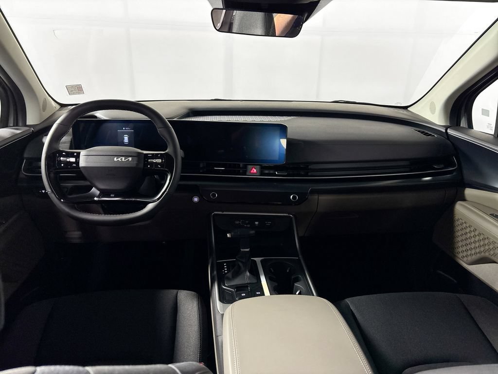 New 2027 Kia Carnival LX FWD image 12