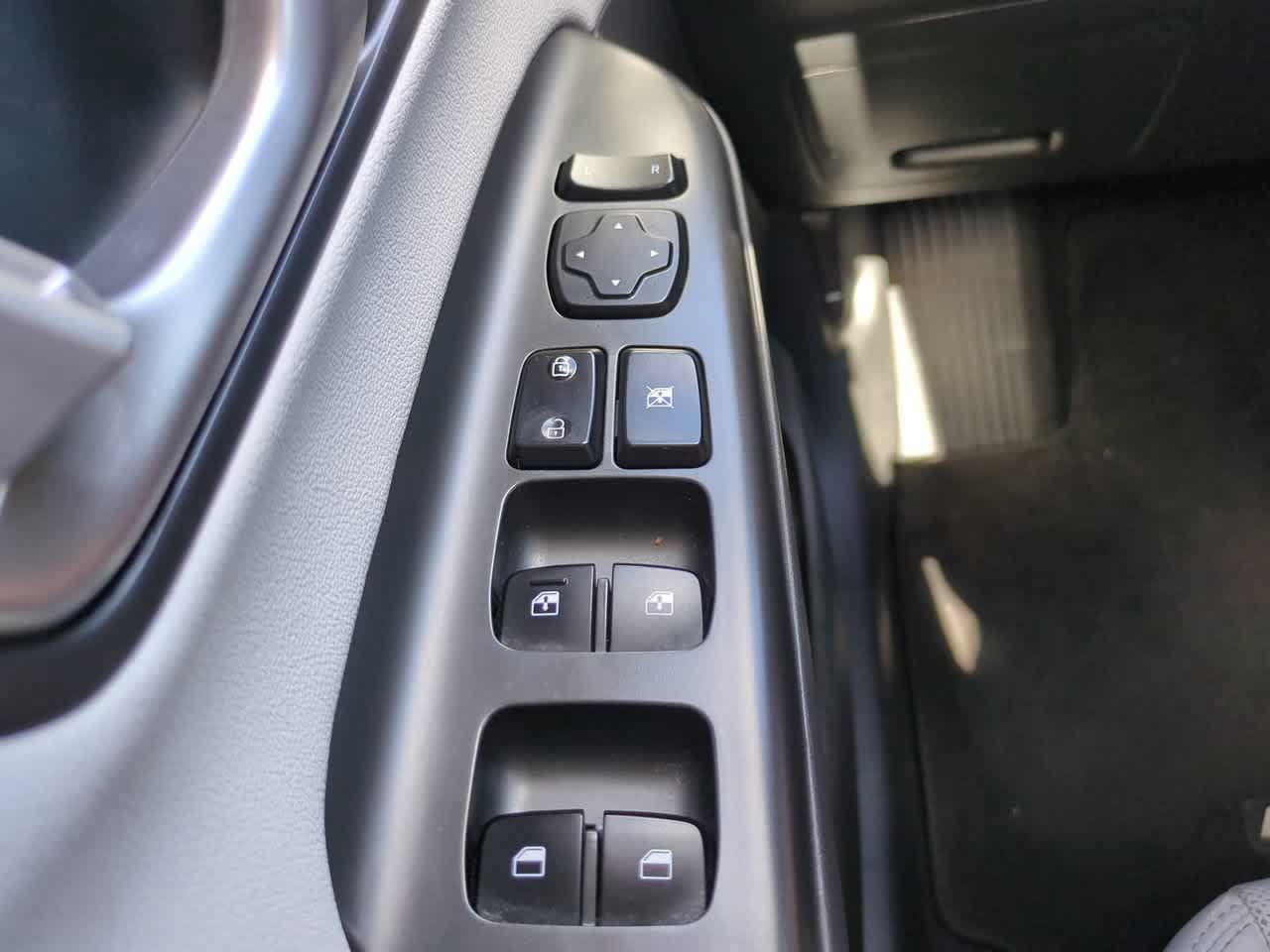 Used 2023 Hyundai Kona Limited AWD/4WD image 22