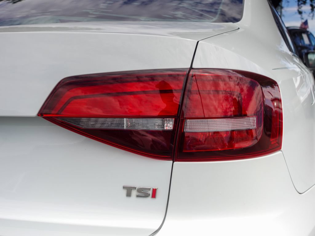 Used 2018 Volkswagen Jetta SE FWD image 6